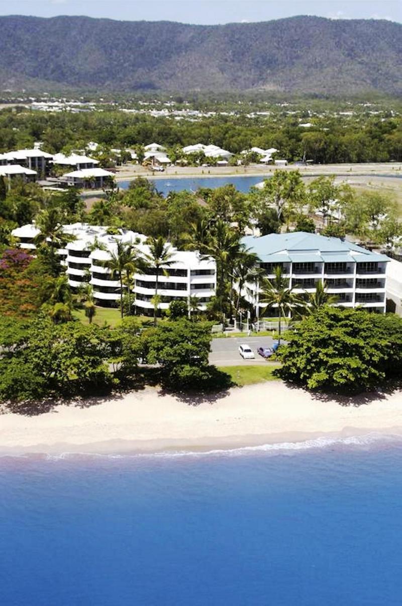 Beachfront Apartments On Trinity Beach Eksteriør billede